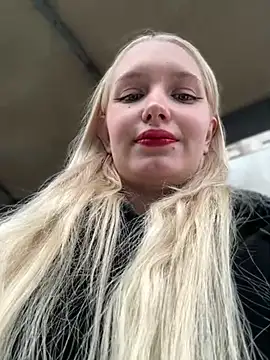 Snapshot of Milkyy_wway chatting on 8, 1, 2025 Milkyy wway online show from 8, 1, 2025