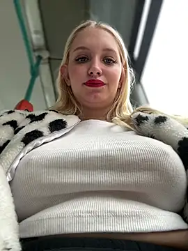 Snapshot of Milkyy_wway chatting on 31, 1, 2025 Milkyy wway online show from 31, 1, 2025