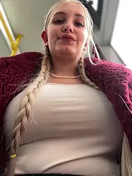 Snapshot of Milkyy_wway chatting on 22, 2, 2025 Milkyy wway online show from 22, 2, 2025