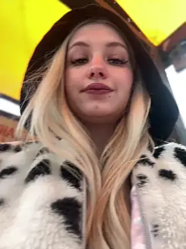 Snapshot of Milkyy_wway chatting on 4, 3, 2025 Milkyy wway online show from 4, 3, 2025