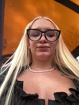 Snapshot of Milkyy_wway chatting on 11, 3, 2025 Milkyy wway online show from 11, 3, 2025