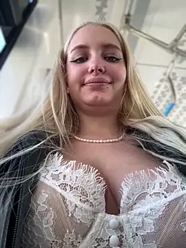 Snapshot of Milkyy_wway chatting on 19, 3, 2025 Milkyy wway online show from 19, 3, 2025