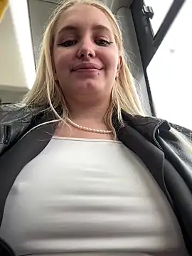 Snapshot of Milkyy_wway chatting on 20, 3, 2025 Milkyy wway online show from 20, 3, 2025