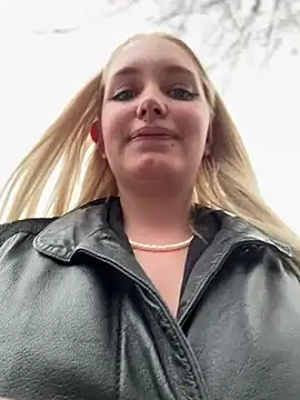 Snapshot of Milkyy_wway chatting on 20, 3, 2025 Milkyy wway online show from 20, 3, 2025