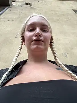 Snapshot of Milkyy_wway chatting on 10, 9, 2025 Milkyy wway online show from 10, 9, 2025