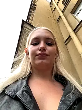 Snapshot of Milkyy_wway chatting on 15, 9, 2025 Milkyy wway online show from 15, 9, 2025