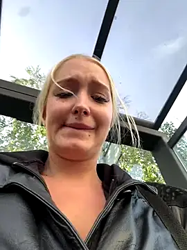 Snapshot of Milkyy_wway chatting on 27, 9, 2025 Milkyy wway online show from 27, 9, 2025