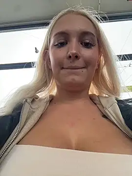 Snapshot of Milkyy_wway chatting on 5, 10, 2025 Milkyy wway online show from 5, 10, 2025