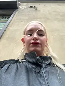 Snapshot of Milkyy_wway chatting on 6, 10, 2025 Milkyy wway online show from 6, 10, 2025