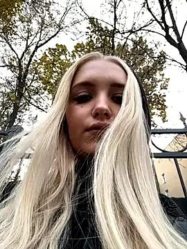 Snapshot of Milkyy_wway chatting on 20, 10, 2025 Milkyy wway online show from 20, 10, 2025