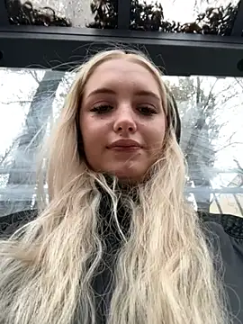 Snapshot of Milkyy_wway chatting on 22, 10, 2025 Milkyy wway online show from 22, 10, 2025