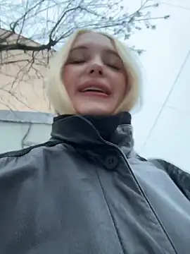 Snapshot of Milkyy_wway chatting on 15, 12, 2025 Milkyy wway online show from 15, 12, 2025