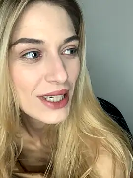 Lolitaxlola online show from 17, 11, 2025