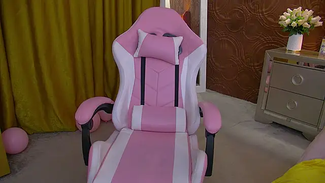 Snapshot of IrisMonn chatting on 11, 12, 2024 IrisMonn online show from 11, 12, 2024