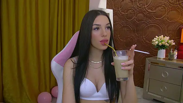 Snapshot of IrisMonn chatting on 12, 12, 2024 IrisMonn online show from 12, 12, 2024