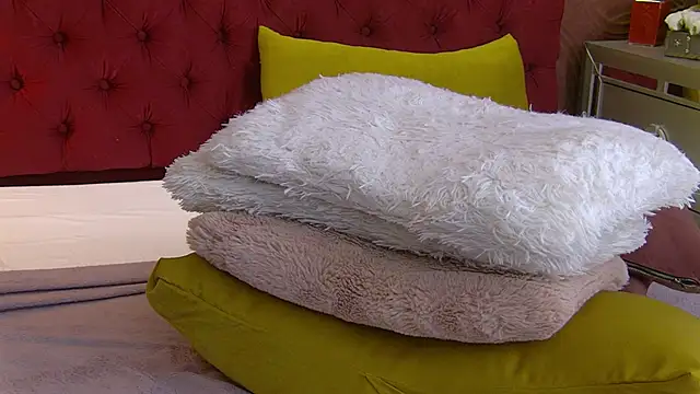 Snapshot of IrisMonn chatting on 24, 2, 2025 IrisMonn online show from 24, 2, 2025