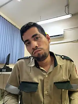 EnriquePersian197 online show from 5, 3, 2025