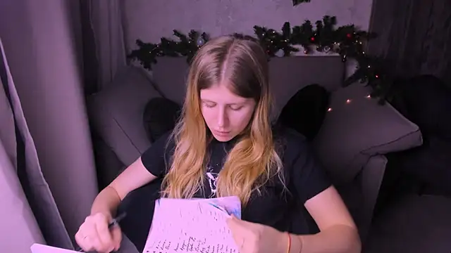 Snapshot of kirraa_ chatting on 12, 12, 2024 kirraa  online show from 12, 12, 2024