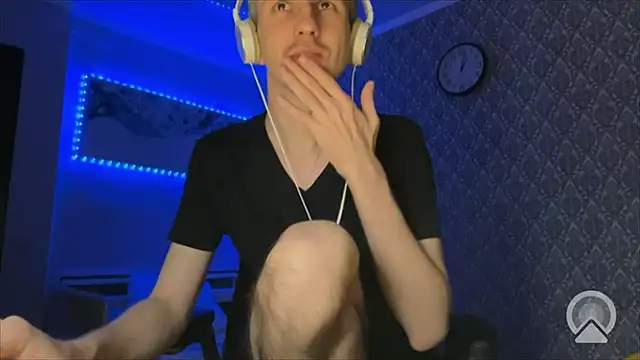 Snapshot of Aki-Laky chatting on 13, 12, 2025 Aki-Laky online show from 13, 12, 2025