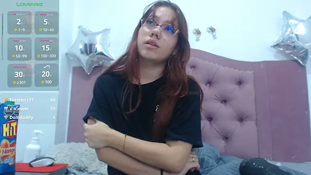 Snapshot of crystalhoneyy1 chatting on 2, 1, 2025 crystalhoneyy1 online show from 2, 1, 2025