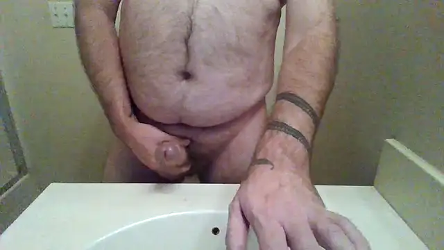 Snapshot of WatchinU82 chatting on 28, 11, 2025 WatchinU82 online show from 28, 11, 2025