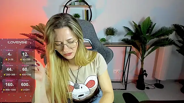 LadyIzabel online show from 16, 12, 2024