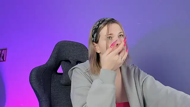 Snapshot of AliceSunday chatting on 24, 12, 2024 AliceSunday online show from 24, 12, 2024