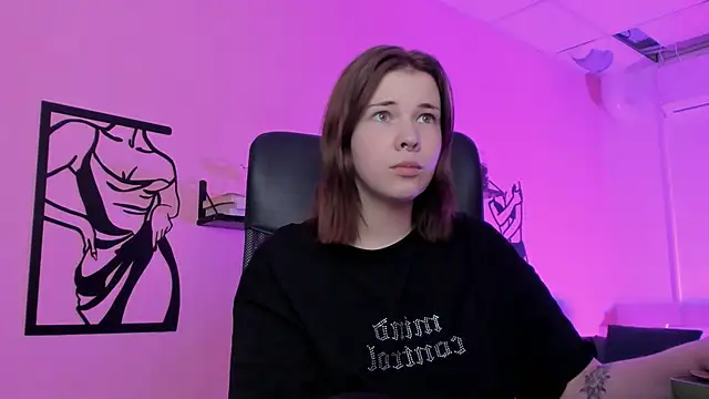 Snapshot of AliceSunday chatting on 4, 2, 2025 AliceSunday online show from 4, 2, 2025