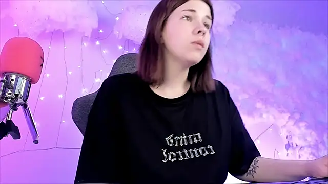 Snapshot of AliceSunday chatting on 5, 2, 2025 AliceSunday online show from 5, 2, 2025