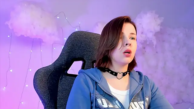 Snapshot of AliceSunday chatting on 25, 2, 2025 AliceSunday online show from 25, 2, 2025