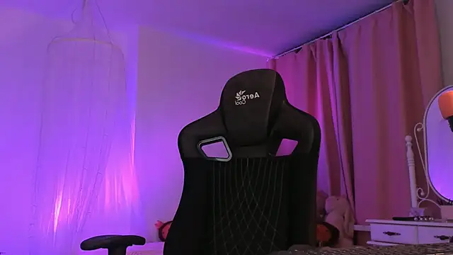 Snapshot of AliceSunday chatting on 4, 10, 2025 AliceSunday online show from 4, 10, 2025