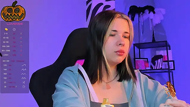 Snapshot of AliceSunday chatting on 20, 10, 2025 AliceSunday online show from 20, 10, 2025