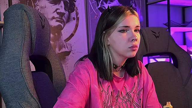 Snapshot of AliceSunday chatting on 31, 10, 2025 AliceSunday online show from 31, 10, 2025