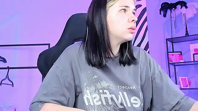 Snapshot of AliceSunday chatting on 6, 11, 2025 AliceSunday online show from 6, 11, 2025