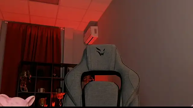 Snapshot of AliceSunday chatting on 21, 11, 2025 AliceSunday online show from 21, 11, 2025