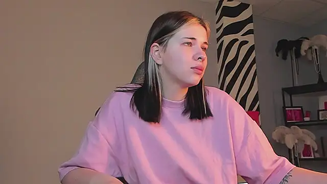 Snapshot of AliceSunday chatting on 1, 12, 2025 AliceSunday online show from 1, 12, 2025