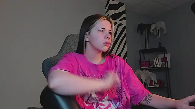 Snapshot of AliceSunday chatting on 2, 12, 2025 AliceSunday online show from 2, 12, 2025