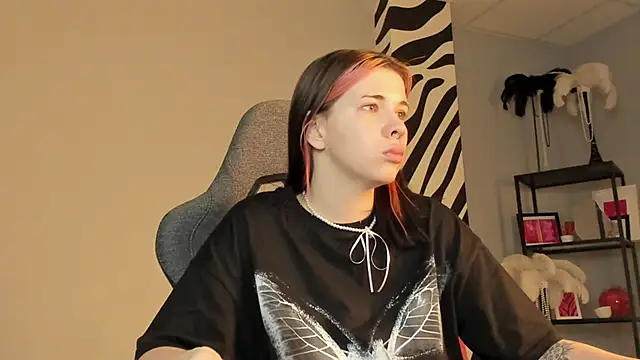 Snapshot of AliceSunday chatting on 19, 12, 2025 AliceSunday online show from 19, 12, 2025