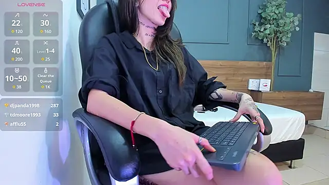Snapshot of megan_morgan01 chatting on 13, 12, 2024 megan morgan01 online show from 13, 12, 2024