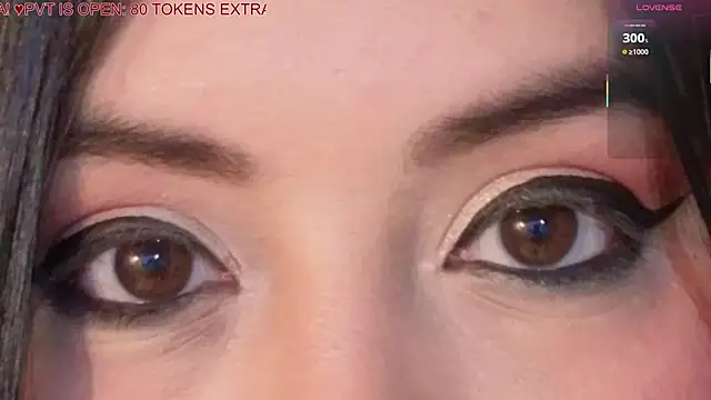 Snapshot of Emma_gatess chatting on 5, 12, 2025 Emma gatess online show from 5, 12, 2025