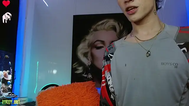 maxiy 001 online show from 16, 1, 2025