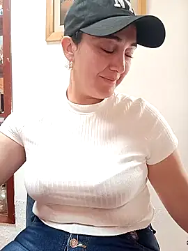 skayhot  online show from 18, 2, 2025