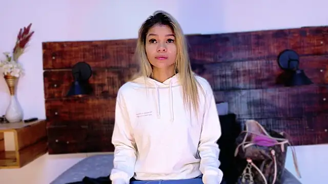 Snapshot of Celeste_sanz chatting on 4, 3, 2026 Celeste sanz online show from 4, 3, 2026