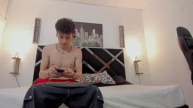 Snapshot of toyboys1 chatting on 5, 11, 2025 toyboys1 online show from 5, 11, 2025