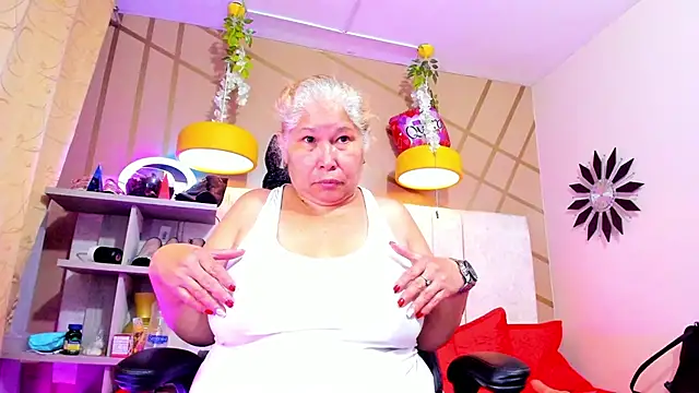 girl amada online show from 2, 3, 2025