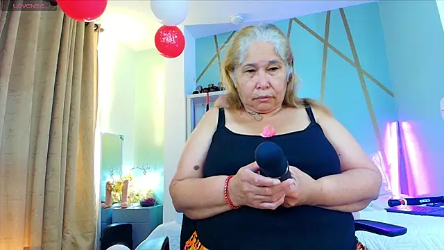 girl amada online show from 19, 9, 2025