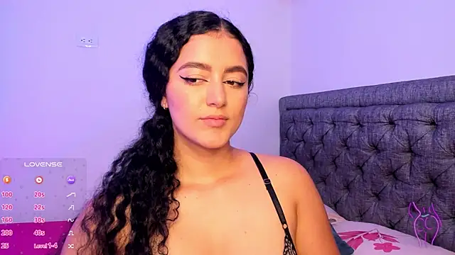 Snapshot of Adhara-zanne chatting on 17, 11, 2025 Adhara-zanne online show from 17, 11, 2025