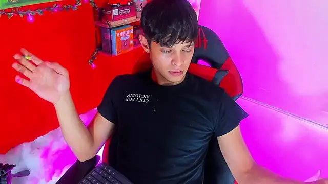 Snapshot of LilOwen_ chatting on 16, 9, 2025 LilOwen online show from 16, 9, 2025