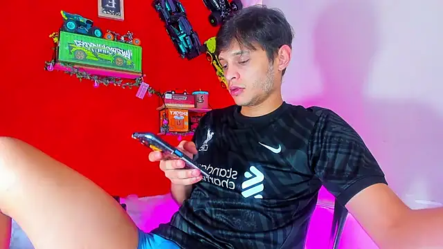 Snapshot of LilOwen_ chatting on 30, 9, 2025 LilOwen online show from 30, 9, 2025