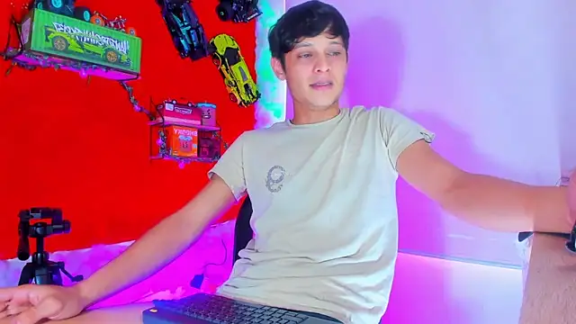 Snapshot of LilOwen_ chatting on 10, 10, 2025 LilOwen online show from 10, 10, 2025